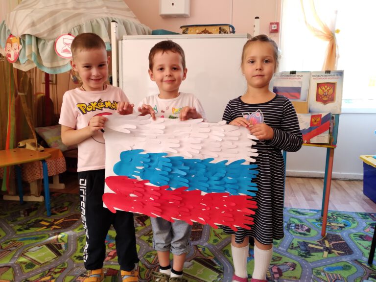 Белый, синий, красный — флаг ты наш прекрасный!